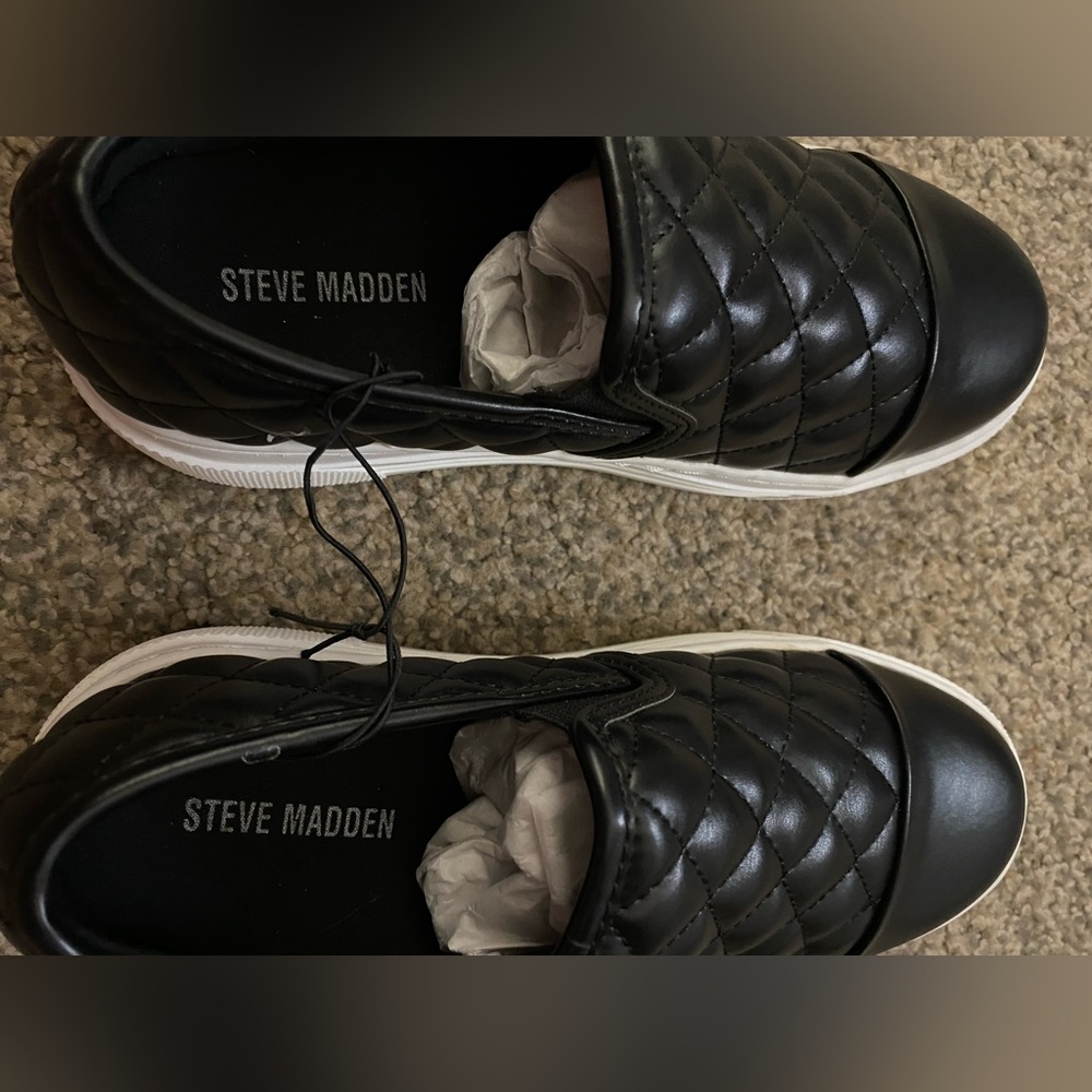 Steve Madden - Kids Luma - Slip On. Size 4 - Picture 5 of 5